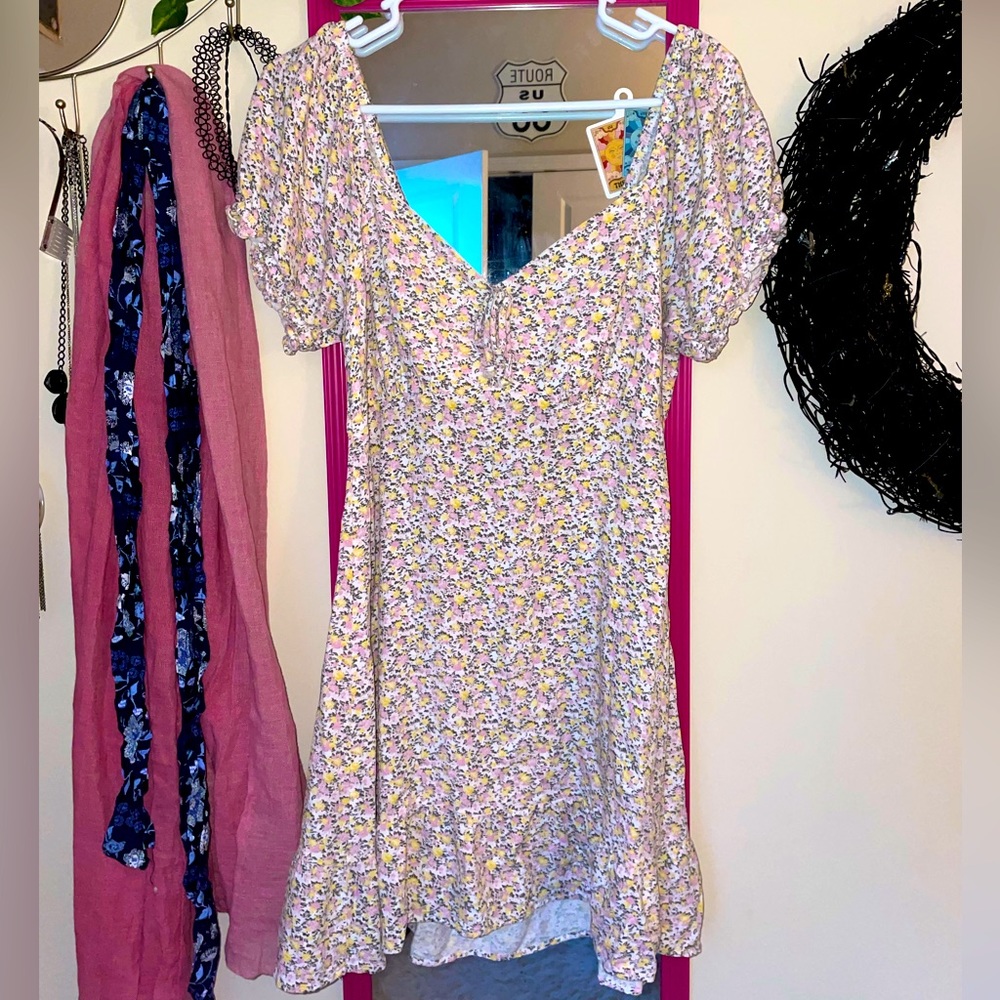 💝 Pink floral Wild Fable Sweetheart dress with a cutout back and tie